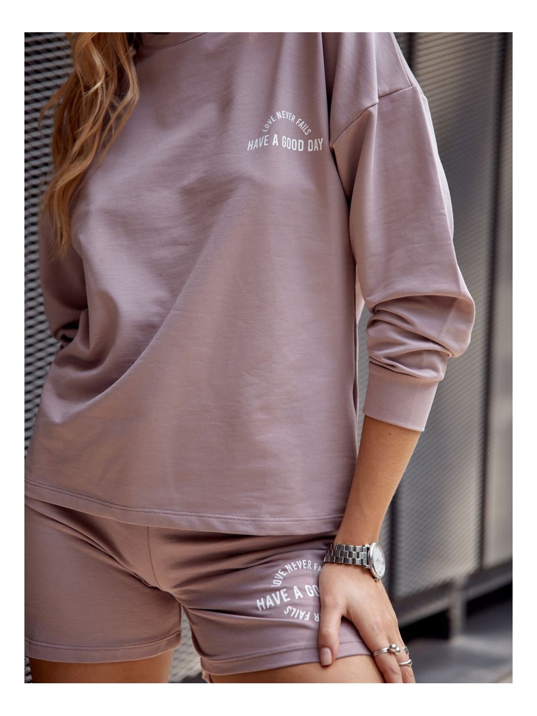 Damen-Sportset: Sweatshirt und Cappuccino-Shorts FI757 – Online-Shop – Boutique